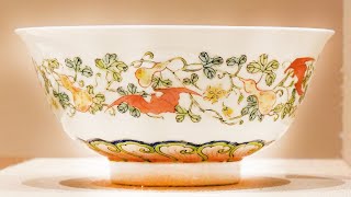 [Antique Appreciation]Famille Rose Porcelain Bowl with Red Bats and Colorful Gourds Design