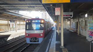 京急新1000形1631Fが回送電車として八丁畷駅2番線を通過するシーン（回1518デ）2023.09.05