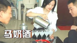 325：女汉子拿出珍藏8斤马奶酒，5个人扶着墙走出门，后劲实在了得【草原牛美丽】