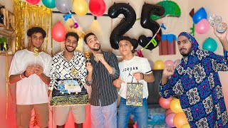 عملت عيد ميلادي فالبيت وعزمت اصحابي من غير ما امي تعرف🥳🎂 | احمد تيكا