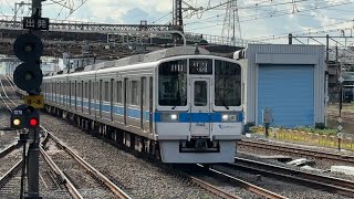 小田急1000形1093F編成　快速急行新宿行きが海老名駅にジョイント音たてて入線するシーン