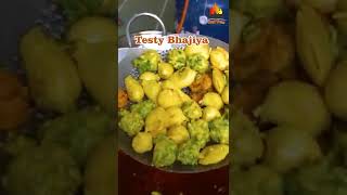 Testy Mix Bhajiya | Best Gujarati Item | પ્રસિદ્ધ ગુજરાતી વાનગી | Street Food #FoodShorts #FoodFries