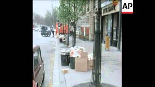 SYND 23/4/70 SCENES OF RUBBISH PILING UP IN THE PARISIAN STREETS DURING A GARBAGE STRIKE