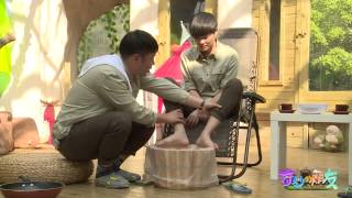 《奇妙的朋友》未播花絮: 杜海涛伺候李宇春洗脚 Wonderful Friends Unreleased Footage: Hito Helps Chris To Wash Feet【湖南卫视官方版】