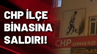 CHP ilçe binasına saldırdılar, Atatürk tebalasını yaktılar!