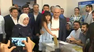 Istanbul mayoral election: Binali Yildirim casts his vote | AFP