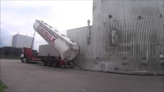 Unloading a silo. Разгрузка силоса(бочки).