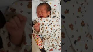 新生児👶生後1週間なおくん可愛い鳴き声😭🥺