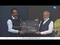 narendra modi isro visit രാജ്യപ്രൗഢി ചന്ദ്രനോളം എത്തിച്ചവരെ അഭിനന്ദിച്ച് പ്രധാനമന്ത്രി