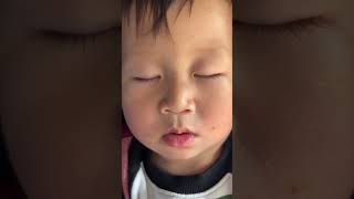 无忧虑！哪里都睡的香…… #搞笑 #宝宝 #funny #萌娃 #baby #给孩子们 #玩的开心 #cute #嬰兒 #爸爸