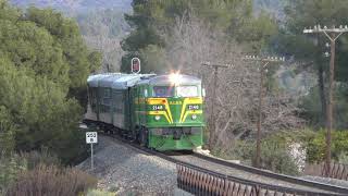 Tren de ALSA con la 321 048 a su paso por Algar de Palancia.