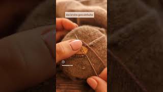 Wollpullover reparieren mit Scotch-Darning