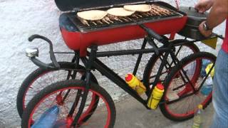 Η ψησταριά του Ποδηλάτη, Cyclist's barbeque