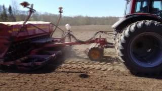 Valtra  N 121 seeding with VADERSTAD Rapid 400C 2017