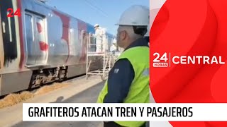 Grafiteros rayan tren y agreden con spray a pasajeros | 24 Horas TVN Chile