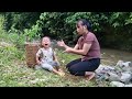 Single mother brings her daughter to experience life. Pick wild vegetables and enjoy delicious food