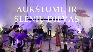 Aukštumų ir slėnių Dievas