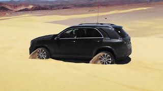Mercedes GLE 450 4Matic bouncing itself out of sand