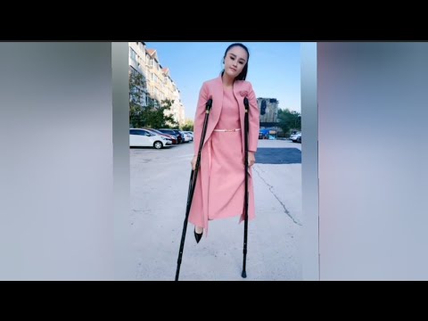 The Beautiful Woman Is An Amputee And Lives With One Leg And One Crutch ...