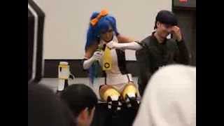Jessica Nigri explains how she maximizes her cleavage (!)