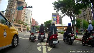 1070730明水路十字路口出現的計程車