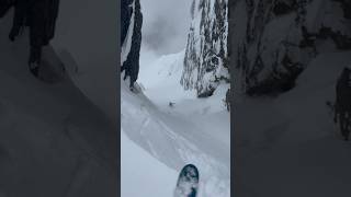 SKIER TRIGGERS AVALANCHE OUT OF BOUNDS 😬🫣 #avalanche #skiing #skitour #avi #crazy