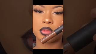 Maquillage des lèvres facile pour avoir une bouche pulpeuse