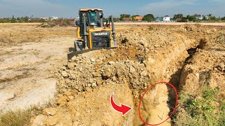 Amazing Action​ Dozer Plows Cutting And ClearingLand Extreme Machine SHANTUI DH17 B2 Skills Operator