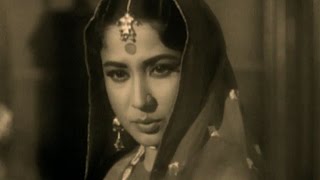 Meena Kumari's sparkling beauty -  Hindi Classic Movie Sahib Bibi Aur Ghulam, Scene 1/6