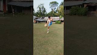 ফুটবল মাথায় নিয়ে ব্যালেন্স #football #shorts #500subs #viralvideo #shortvideo #trending #1million