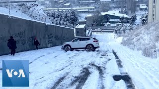 Snow Creates Chaos on Istanbul Roads