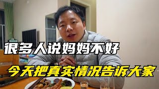 妈妈受了很多委屈，很多人却说她不好，型男把真实情况告诉大家