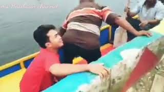 video lucu moment naik perahu terbalik 😀😀😀😀 seru