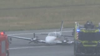 【瞬間映像】神戸空港で小型機が胴体着陸　「ヒラタ学園」の機体がタッチアンドゴーの訓練中　着陸装置を出し忘れる　滑走路は閉鎖　けが人はなし　（2024年5月31日）