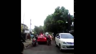 ngintip di persimpangan jalan