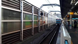 なんとなく電車：JR赤羽駅：京浜東北線快速磯子行き発車光景