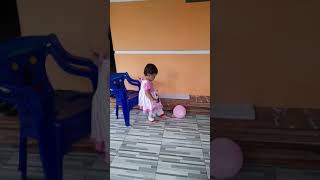 Icha lagi main balon