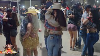 ¡Imposible No Mirar! El Arte del Baile De Las Chicas Y Chicos Puro Chihuahua”