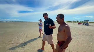 TÍ CLÓVIS SE ENCANTA COM A PRAIA!