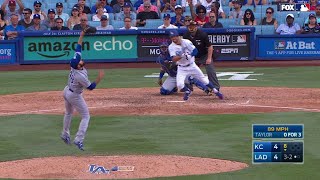 KC@LAD: Soria snatches a hard line-drive comebacker