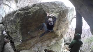 Gunks Bouldering - Trapps - Yikes! V9