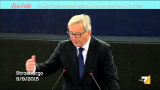 Lo Show del leghista Buonanno mentre parla Juncker