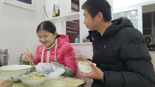 妻子：疼老婆爱老婆才会发达！丈夫：好吧，老婆老婆你最大！