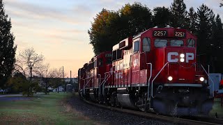 BEAUTIFUL Fall Morning Railfanning on the Former D\u0026H!!