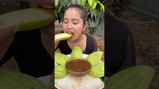 Yummy mango not sour #siscookingtv #chilisauce #eating #mukbang #mango