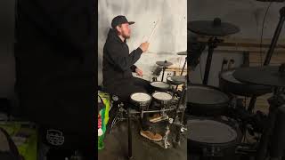 Разбираю новый ритмический паттерн, играемый правой ногой в 130 бпм  #drums #130bpm #alexdrumbldore