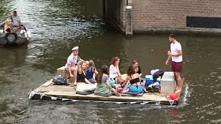 Boating on the canals of Amsterdam: music, rush but als fun