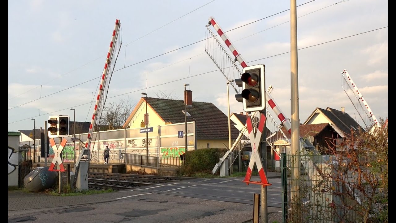 Railroad Crossing - Durmersheim (DE) - Bahnübergang Triftstraße - YouTube