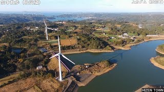 佐賀ドローン（唐津市34肥前町の湖畔と風車が見える幻想的な景色）