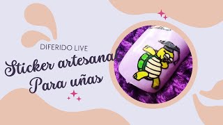 Crea tus propios stickers para uñas, con ayuda de un mat de silicona o un cuaderno y cinta adhesiva